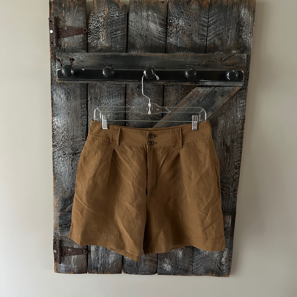 Women's Marc Jacob's Shorts w/Pleats & (2) Button & Zipper